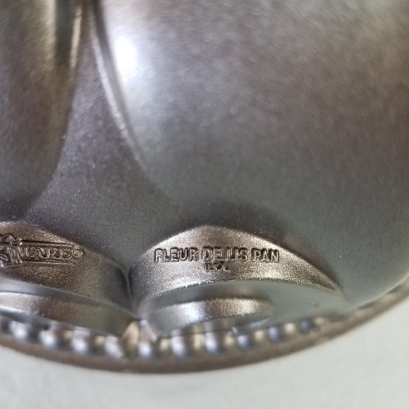 Nordic Ware Fleur De Lis Bunt Pan - Picture 4 of 6